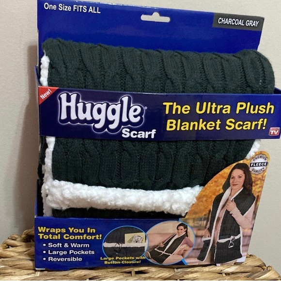 🔴 Huggle Gray Sherpa-Lined Scarf with Pockets! 🔥 - Picture 4 of 9